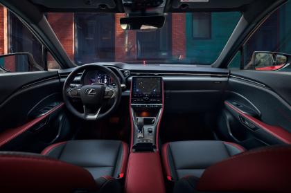  H Lexus αποκαλύπτει την Vibrant Edition στο LBX